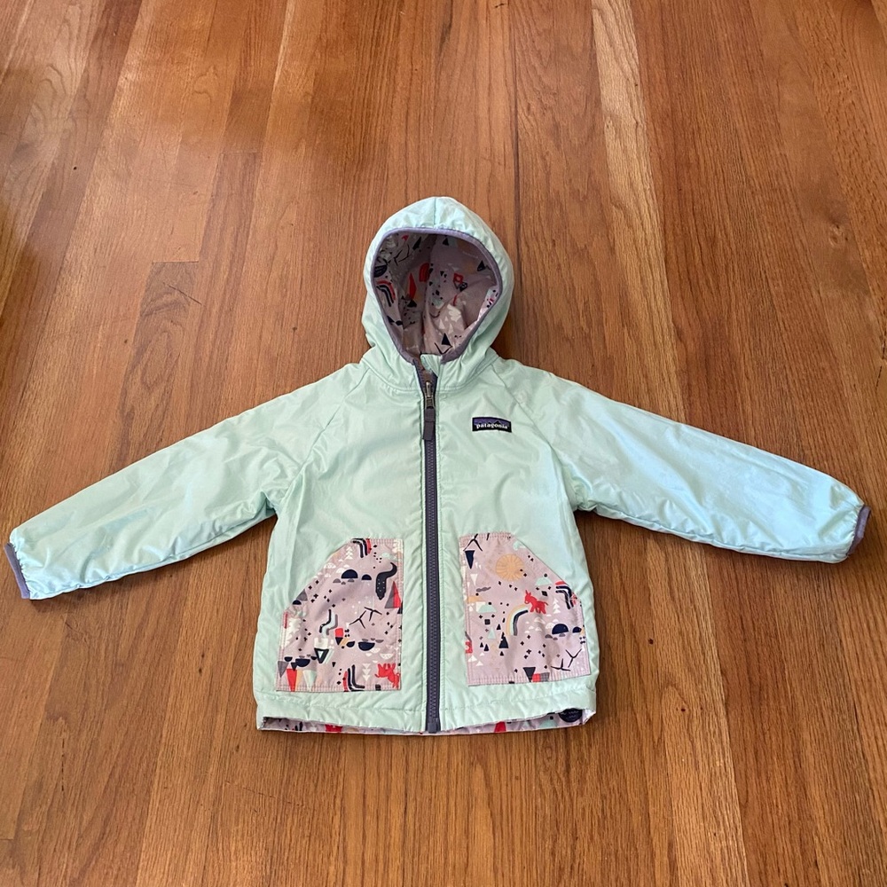 Patagonia Outdoor Reversible Raincoat Jacket with Patterned Lining